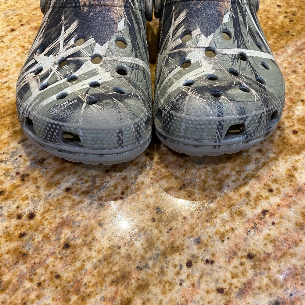 **SOLD**Crocs - Picture 2 of 7